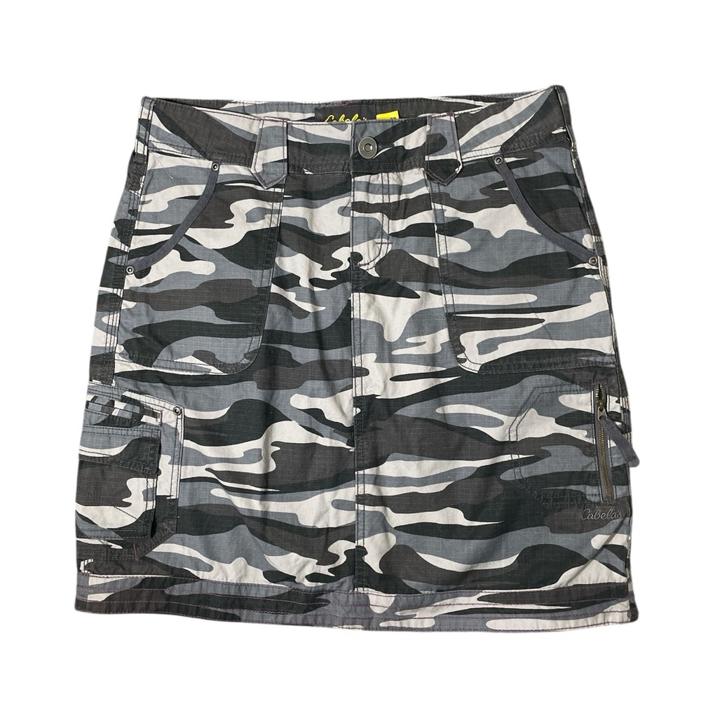 D4- Women’s Cabelas Camo Skirt Size 8